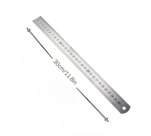 Règle en métal avec une échelle